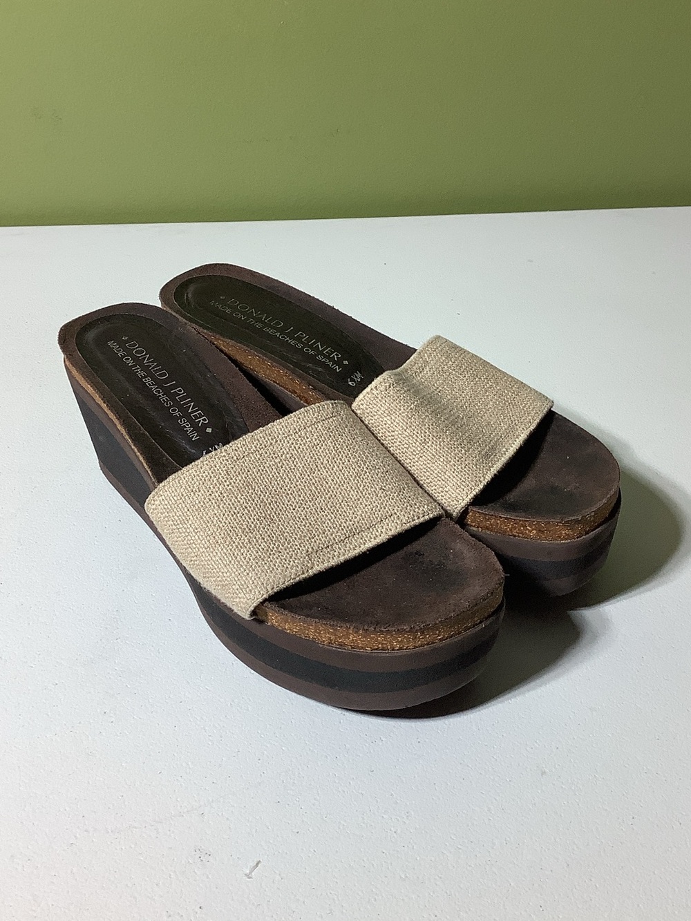 Donald J Pliner heeled slip on slides, size 6.5